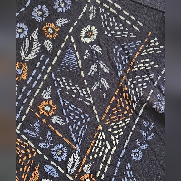 Cold shoulder top - Picture 3 of 4